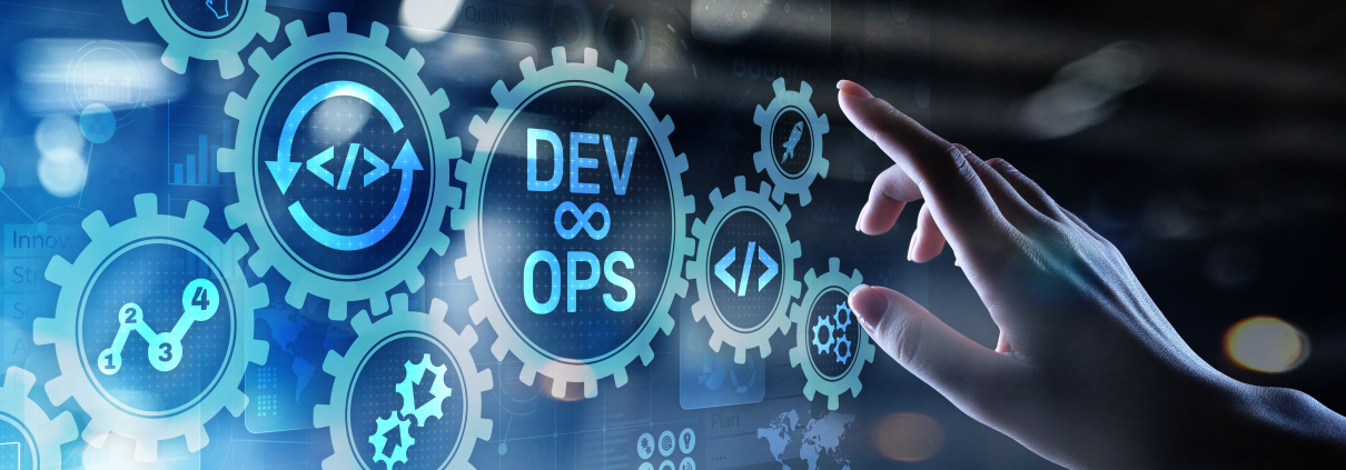 DevOps Konzept mit virtuellen Zahnrädern für agile Softwareentwicklung und Automatisierung